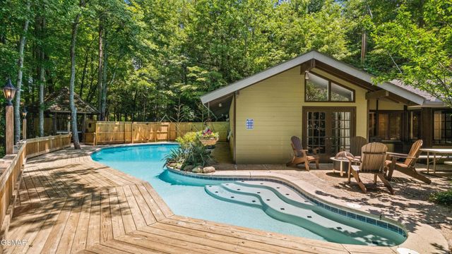 1115 Old Cartertown Road, Gatlinburg, TN 37738