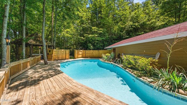 1115 Old Cartertown Road, Gatlinburg, TN 37738