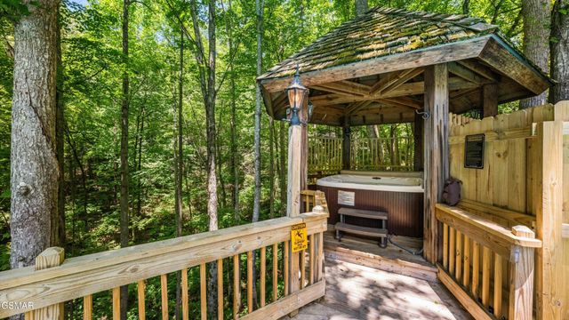 1115 Old Cartertown Road, Gatlinburg, TN 37738
