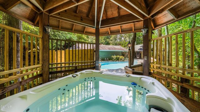 1115 Old Cartertown Road, Gatlinburg, TN 37738