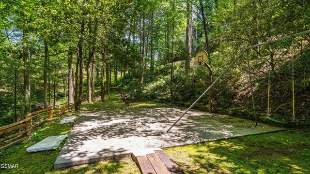 1115 Old Cartertown Road, Gatlinburg, TN 37738