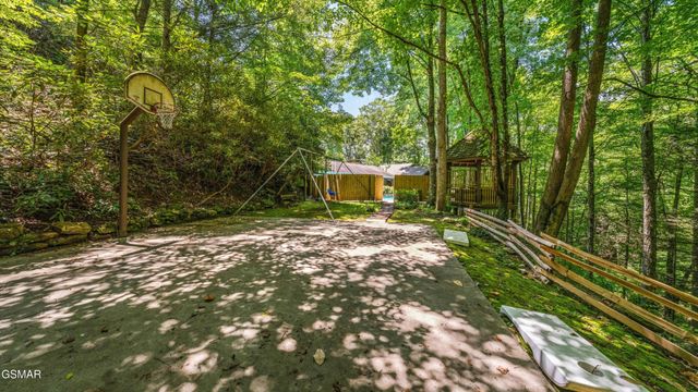 1115 Old Cartertown Road, Gatlinburg, TN 37738