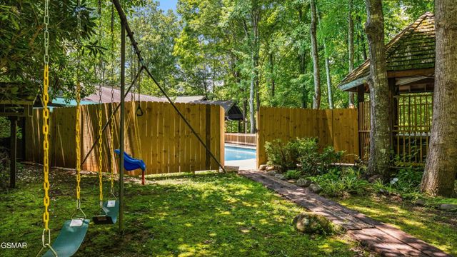 1115 Old Cartertown Road, Gatlinburg, TN 37738