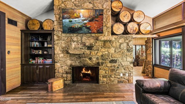 1115 Old Cartertown Road, Gatlinburg, TN 37738