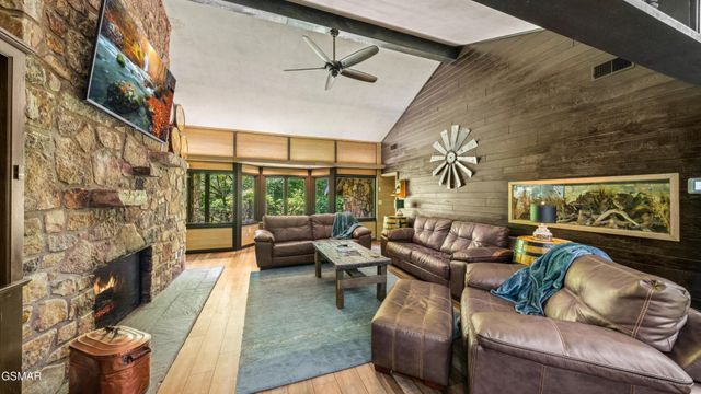 1115 Old Cartertown Road, Gatlinburg, TN 37738