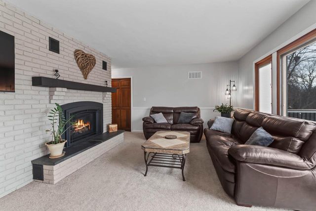 W290S4827 Parke LANE W, Waukesha, WI 53189