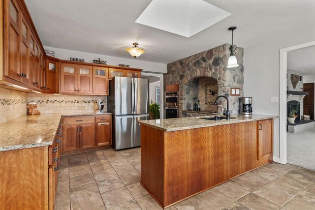 W290S4827 Parke LANE W, Waukesha, WI 53189