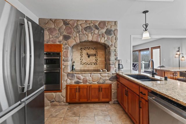 W290S4827 Parke LANE W, Waukesha, WI 53189