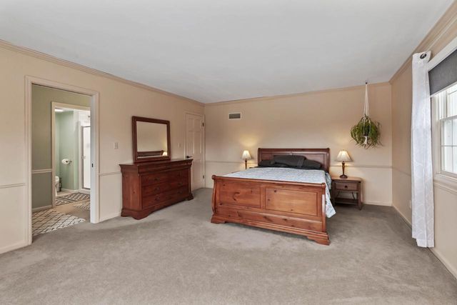 W290S4827 Parke LANE W, Waukesha, WI 53189