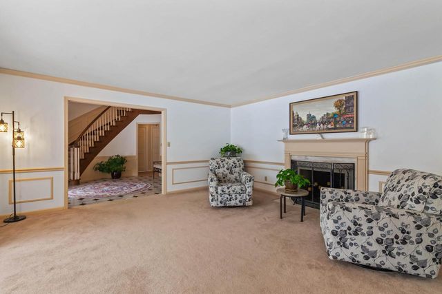 W290S4827 Parke LANE W, Waukesha, WI 53189