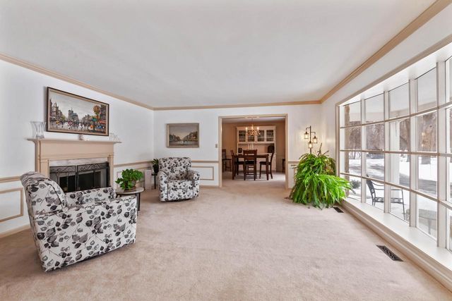 W290S4827 Parke LANE W, Waukesha, WI 53189