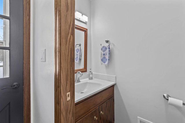 W290S4827 Parke LANE W, Waukesha, WI 53189