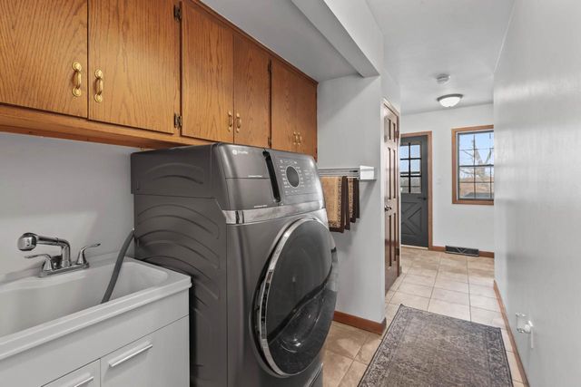 W290S4827 Parke LANE W, Waukesha, WI 53189