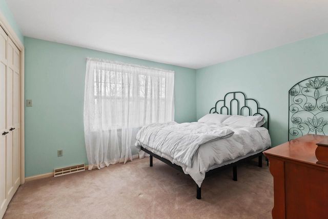 W290S4827 Parke LANE W, Waukesha, WI 53189