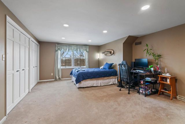 W290S4827 Parke LANE W, Waukesha, WI 53189