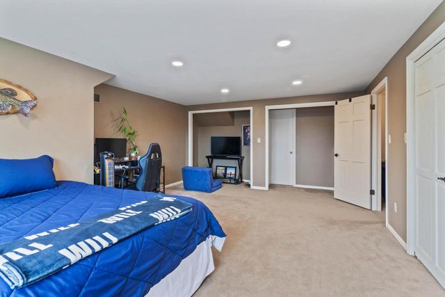 W290S4827 Parke LANE W, Waukesha, WI 53189