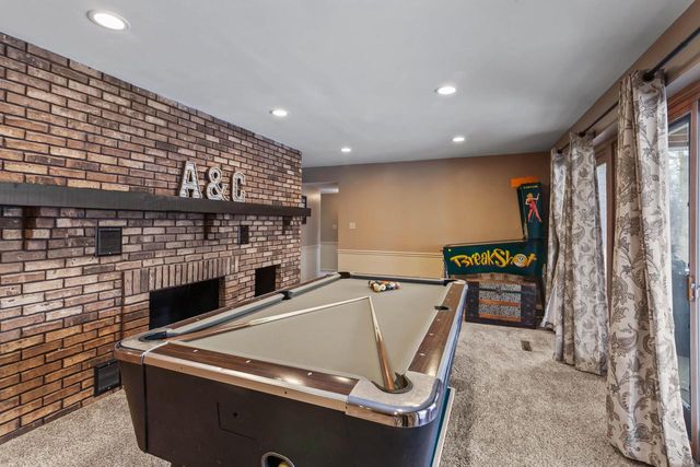 W290S4827 Parke LANE W, Waukesha, WI 53189