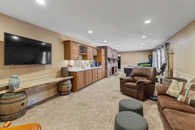 W290S4827 Parke LANE W, Waukesha, WI 53189