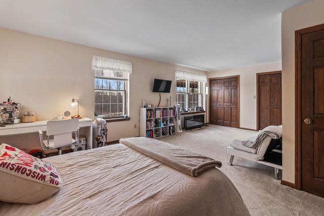 W290S4827 Parke LANE W, Waukesha, WI 53189