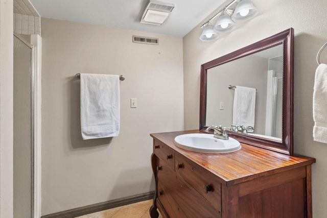 W290S4827 Parke LANE W, Waukesha, WI 53189