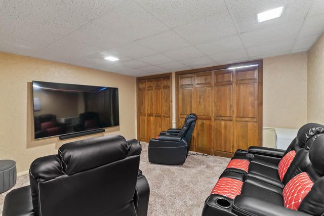 W290S4827 Parke LANE W, Waukesha, WI 53189