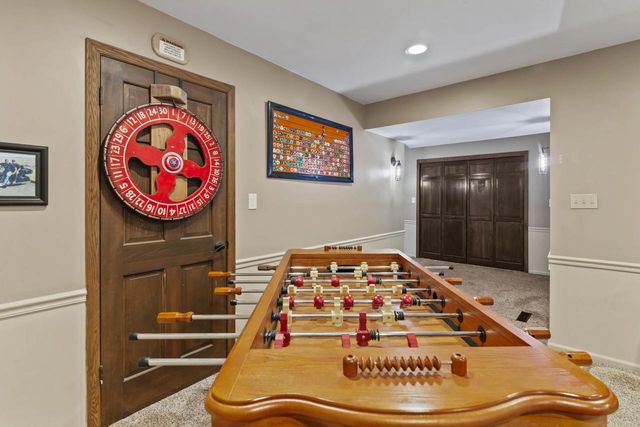 W290S4827 Parke LANE W, Waukesha, WI 53189