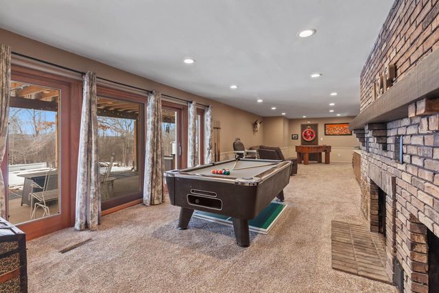 W290S4827 Parke LANE W, Waukesha, WI 53189