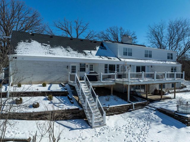 W290S4827 Parke LANE W, Waukesha, WI 53189