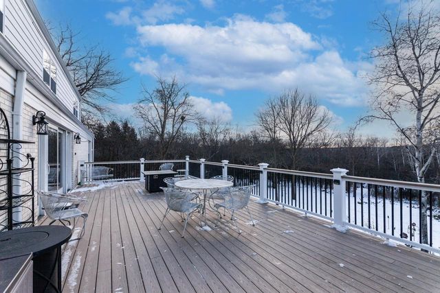 W290S4827 Parke LANE W, Waukesha, WI 53189