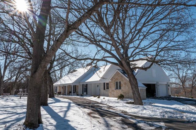 W290S4827 Parke LANE W, Waukesha, WI 53189