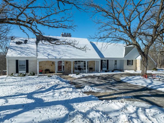 W290S4827 Parke LANE W, Waukesha, WI 53189