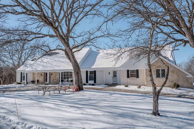 W290S4827 Parke LANE W, Waukesha, WI 53189