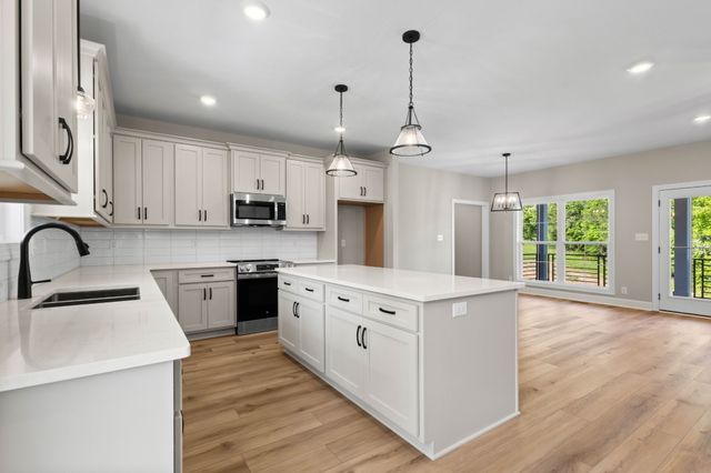 1087 Gratton Rd, Clarksville, TN 37043