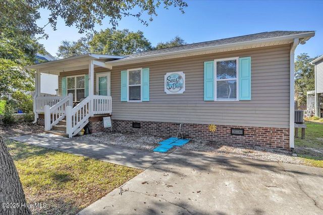135 NE 36th Street, Oak Island, NC 28465