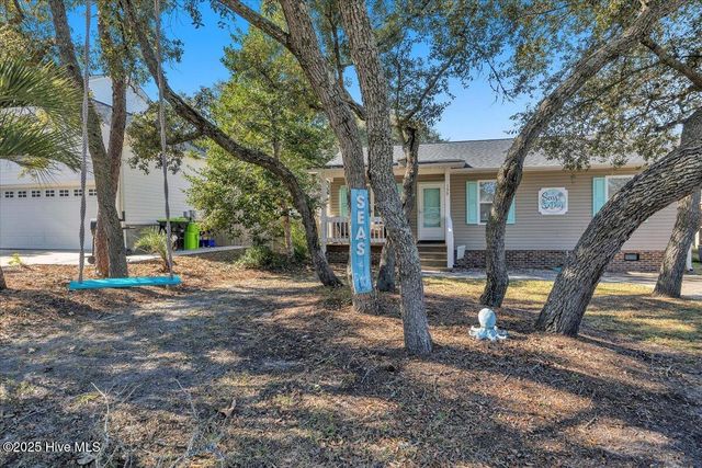 135 NE 36th Street, Oak Island, NC 28465