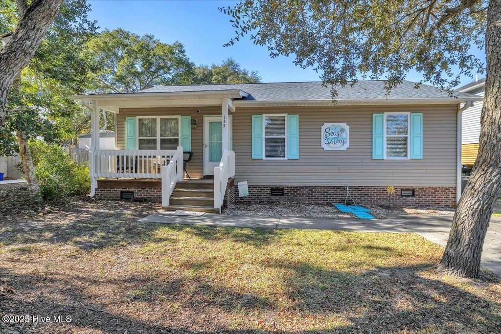 135 NE 36th Street, Oak Island, NC 28465
