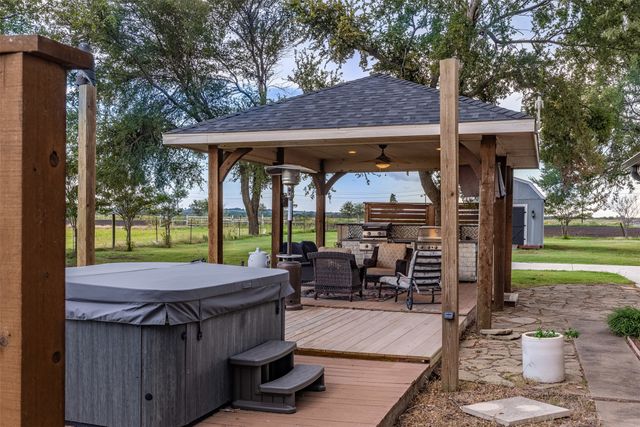 1642 Texas Longhorn Trail, Gunter, TX 75058