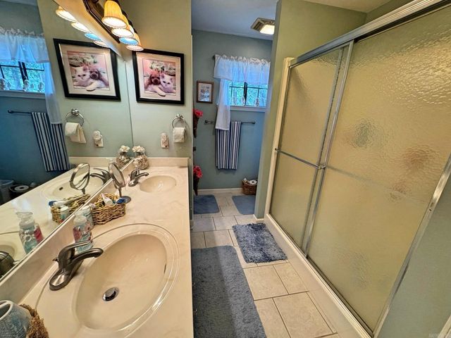 103 S Grover Ave, Mountain View, AR 72560