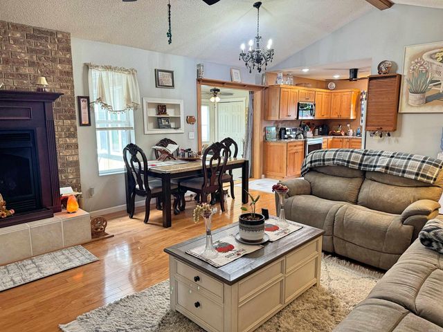 103 S Grover Ave, Mountain View, AR 72560