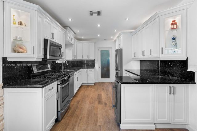 7770 Hawthorne Avenue, Miami Beach, FL 33141