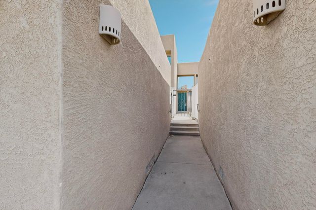 2700 Vista Grande Drive NW UNIT 1, Albuquerque, NM 87120