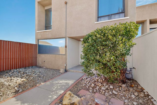 2700 Vista Grande Drive NW UNIT 1, Albuquerque, NM 87120