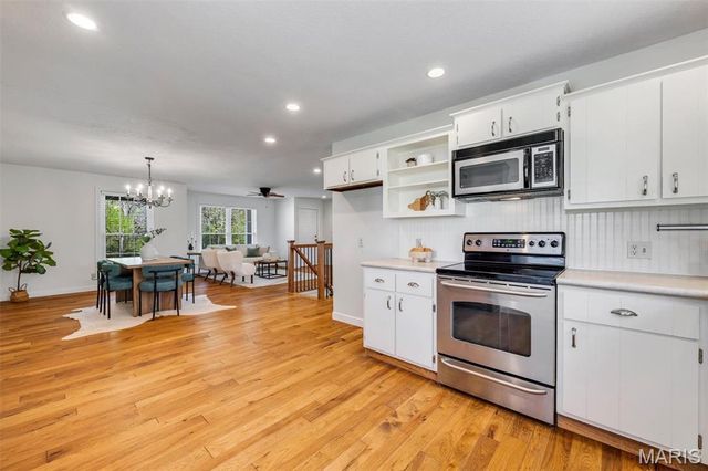 6937 Singingwood Lane, St Louis, MO 63129