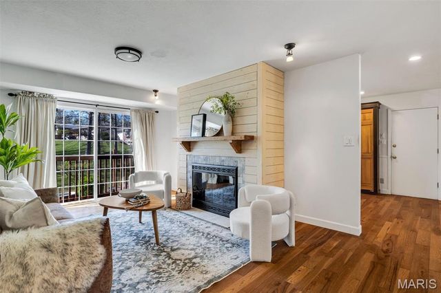 6937 Singingwood Lane, St Louis, MO 63129