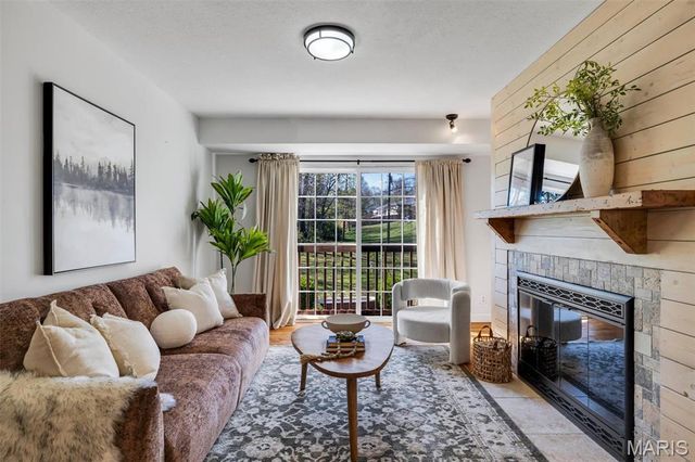 6937 Singingwood Lane, St Louis, MO 63129