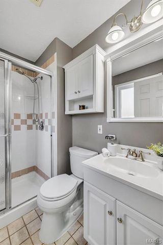 6937 Singingwood Lane, St Louis, MO 63129