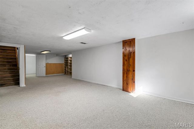 6937 Singingwood Lane, St Louis, MO 63129