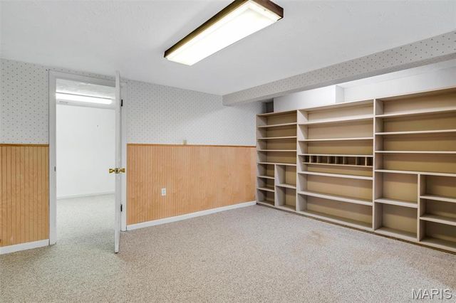 6937 Singingwood Lane, St Louis, MO 63129