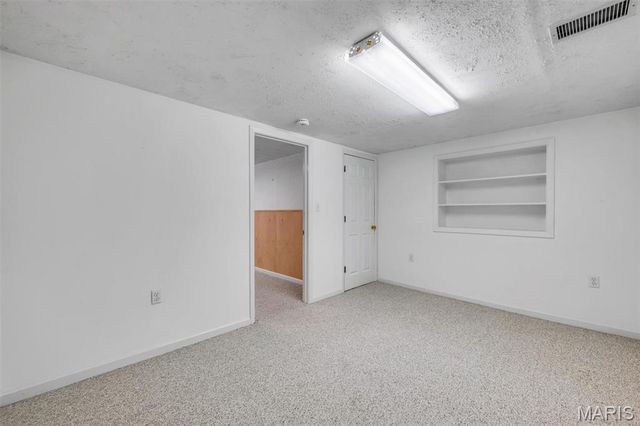 6937 Singingwood Lane, St Louis, MO 63129