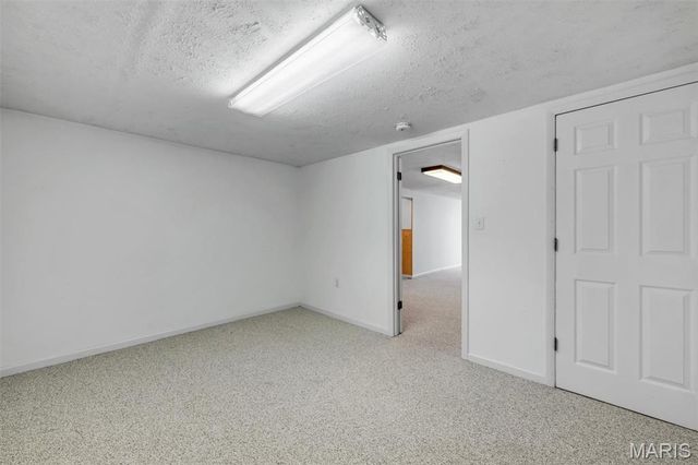 6937 Singingwood Lane, St Louis, MO 63129